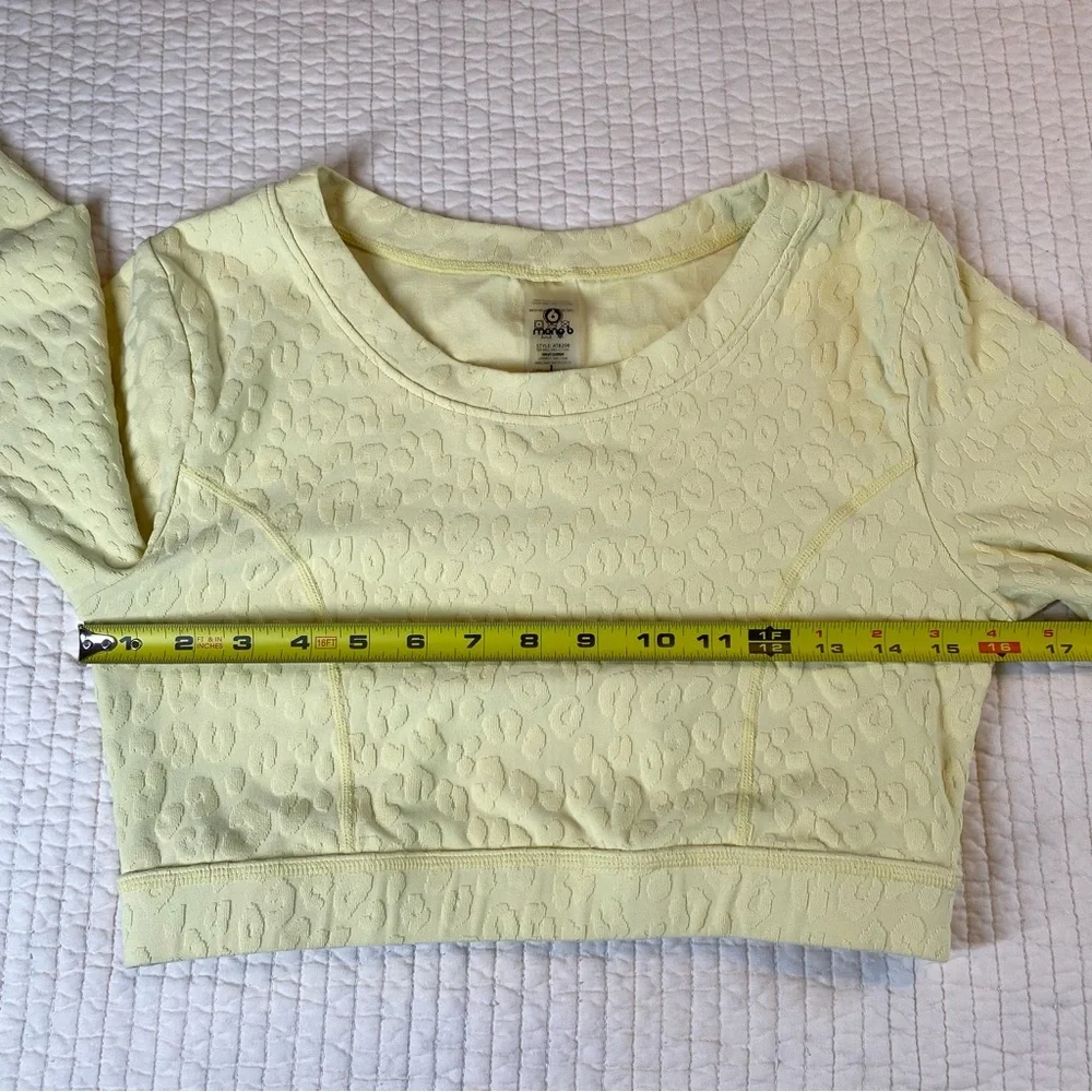Mono B Butter Yellow Leopard Jacquard Long Sleeve Workout Crop Top Size L